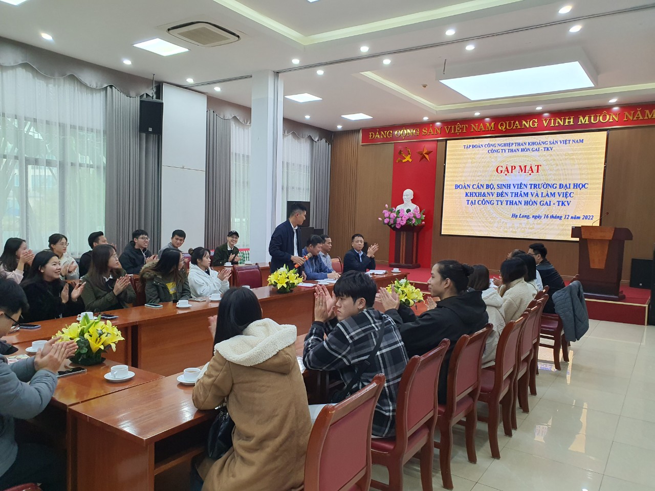 Thực tế môn học các chuyên ban Triết học Mác-Lênin, LSTH và tôn giáo Phương đông, Mỹ học - Đạo đức học năm 2022 tại Quảng Ninh