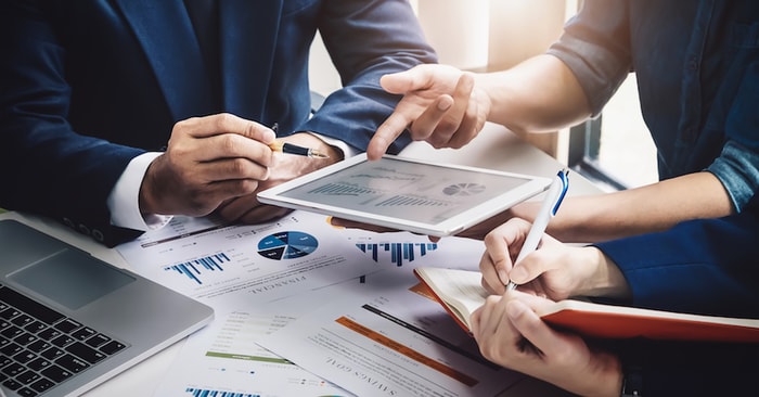 TRIẾT HỌC VÀ QUẢN TRỊ: KIẾN TẠO TƯ DUY QUẢN TRỊ TỪ GỐC RỄ TRIẾT HỌC
